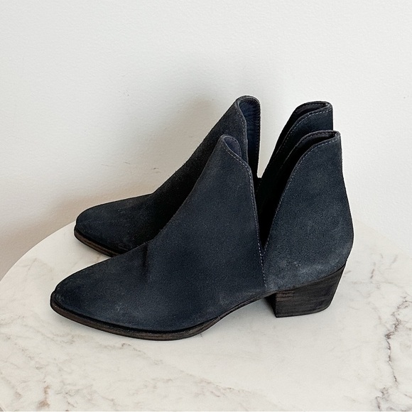 NEW Free People Charm Double-V Ankle Bootie in Navy Suede Size 9 US 39 EU - Picture 5 of 9